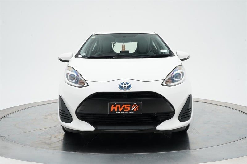 2019 Toyota Aqua Hybrid L, photo 2