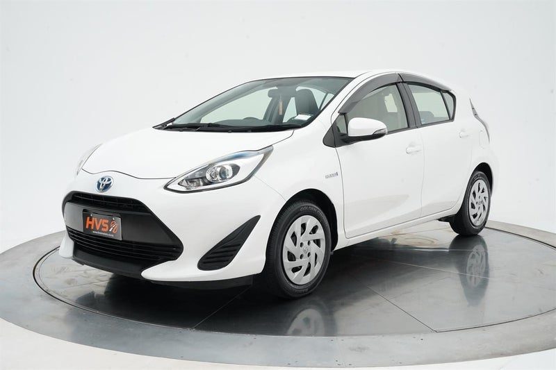 2019 Toyota Aqua Hybrid L, photo 3