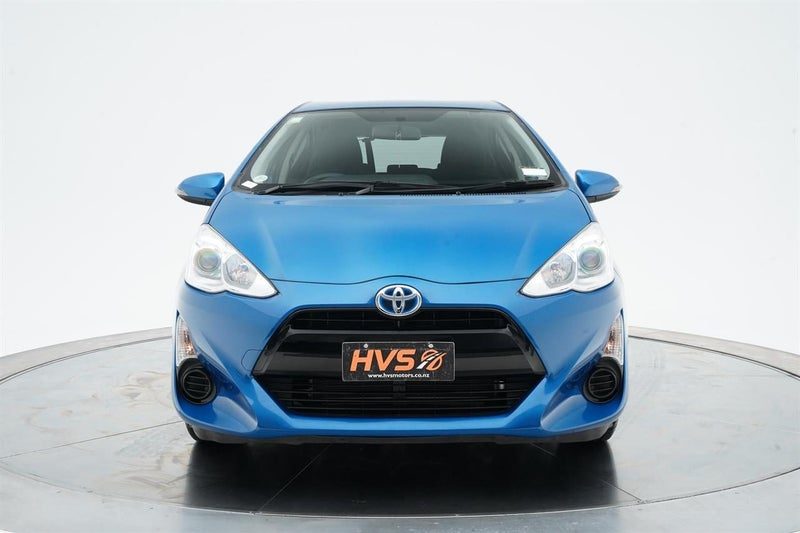 2017 Toyota Aqua Hybrid S, photo 2