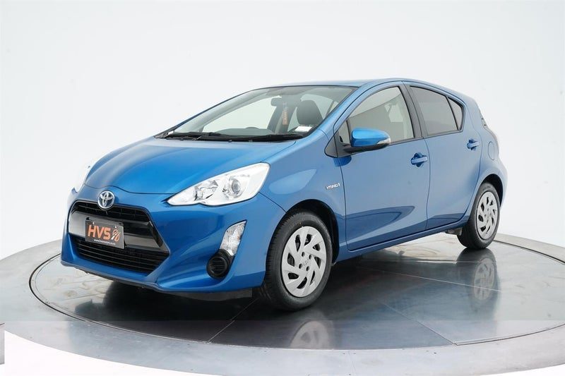 2017 Toyota Aqua Hybrid S, photo 3