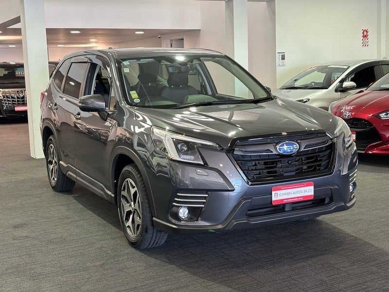 2023 Subaru Forester Touring, photo 2