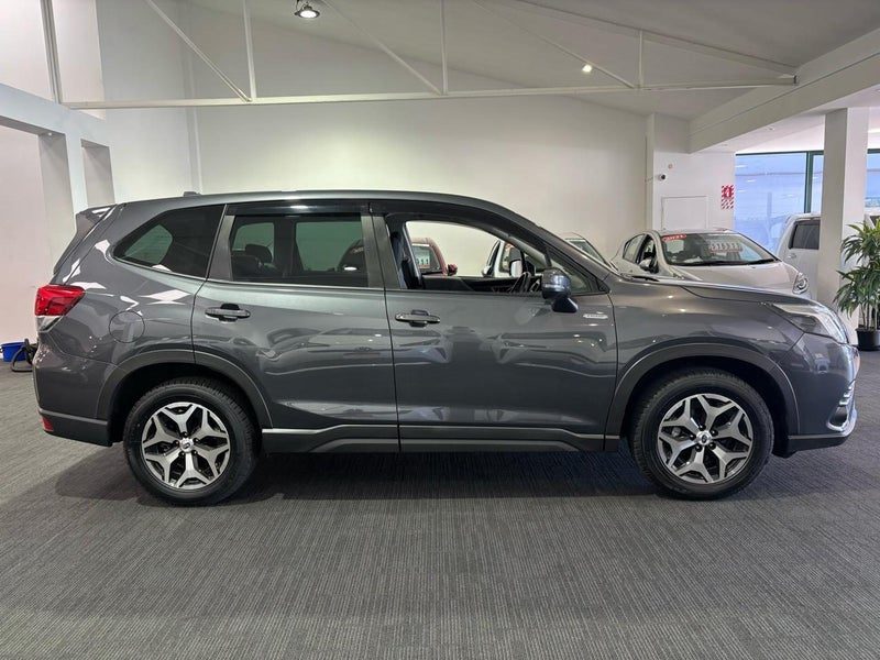 2023 Subaru Forester Touring, photo 3