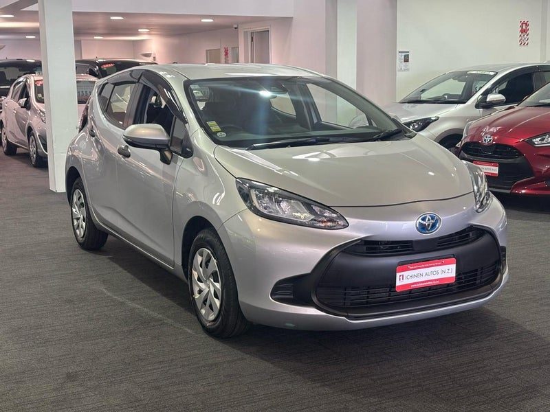 2023 Toyota Aqua B, photo 2