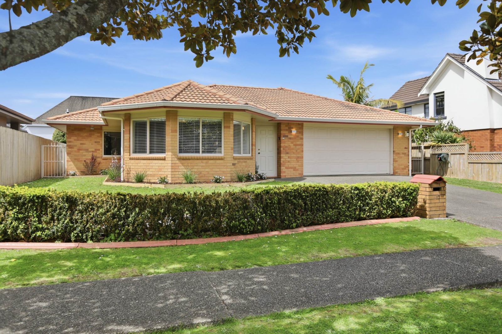 17 Cellarmans Street, Te Atatu Peninsula, photo 1