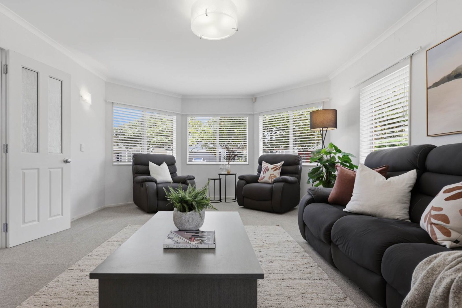 17 Cellarmans Street, Te Atatu Peninsula, photo 3