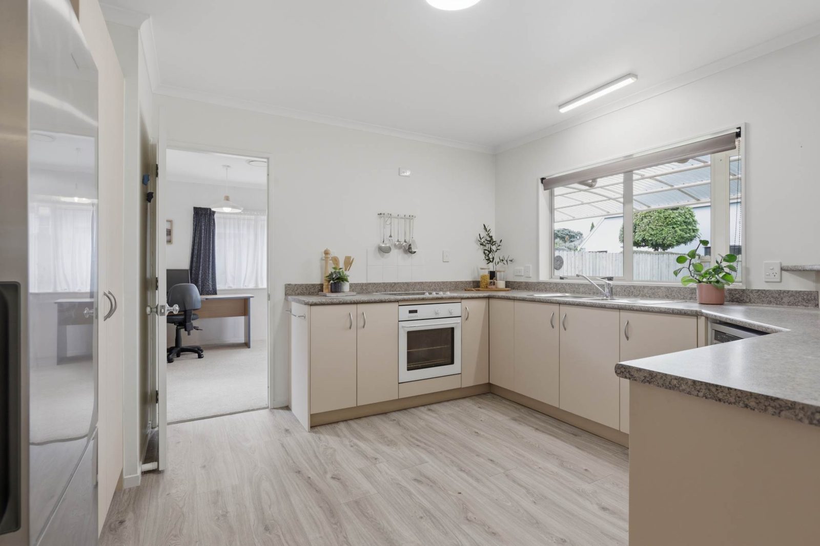 17 Cellarmans Street, Te Atatu Peninsula, photo 4