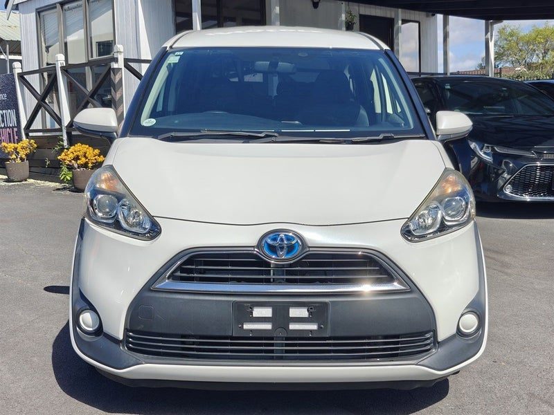 2015 Toyota Sienta Hybrid, photo 2