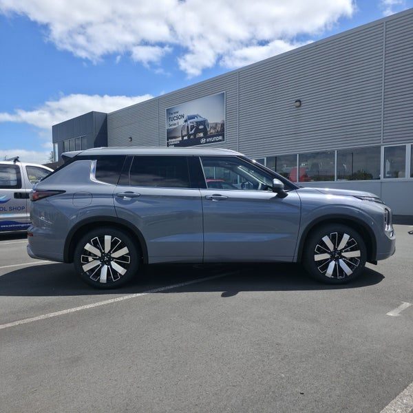 2026 Mitsubishi Outlander VRX 4WD, photo 2