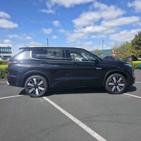 2026 Mitsubishi Outlander VRX PHEV/4WD/AT, photo 2
