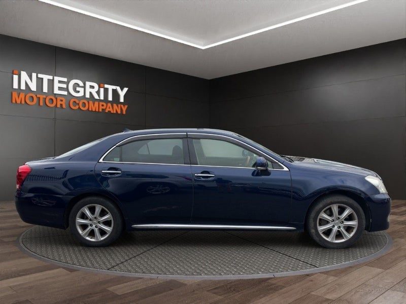2012 Toyota Crown MAJESTA, photo 2