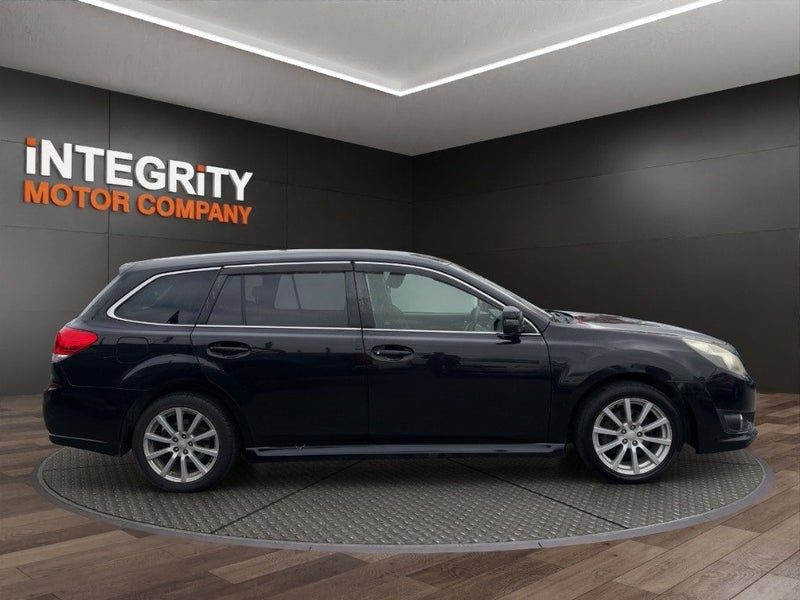 2011 Subaru Legacy, photo 2