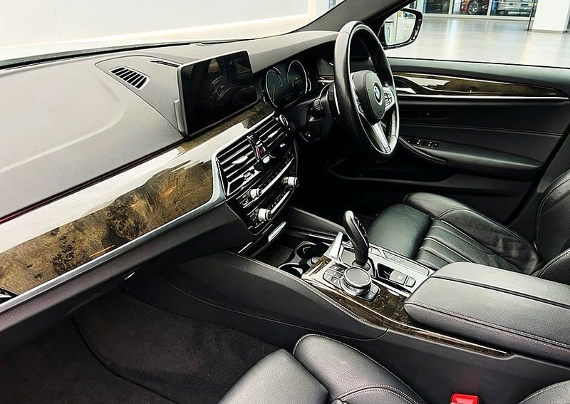 2018 BMW 530i M-Sport, photo 2