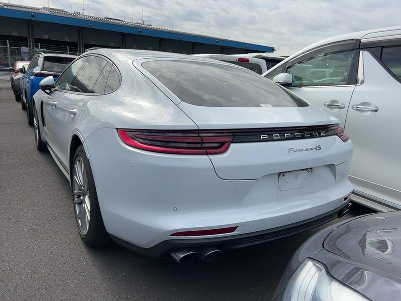 2017 Porsche Panamera 4WD, photo 2