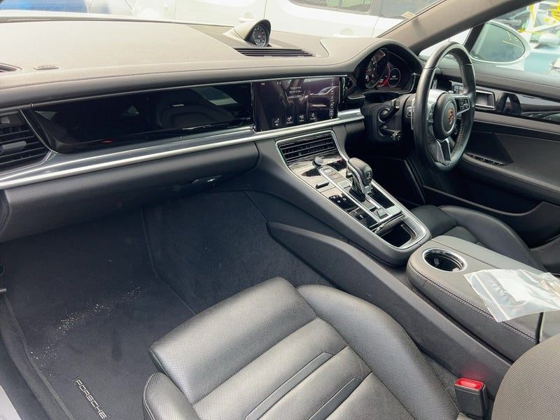 2017 Porsche Panamera 4WD, photo 3