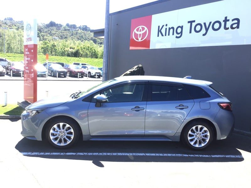 2021 Toyota Corolla 1.8 Hybrid S Touring, photo 2