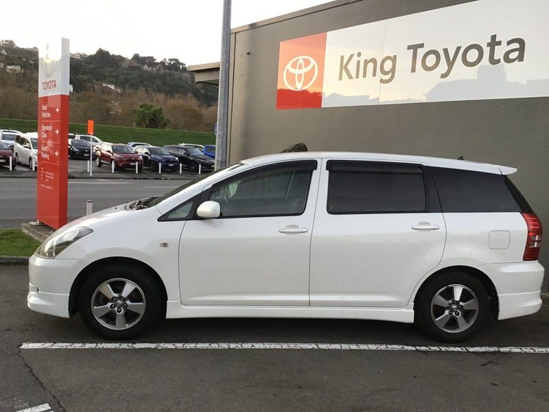 2005 Toyota Wish 7 seater, photo 2