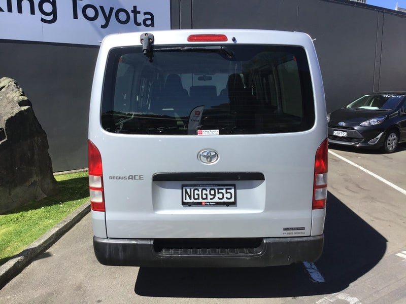 2016 Toyota Hiace 2.0L petrol, photo 3