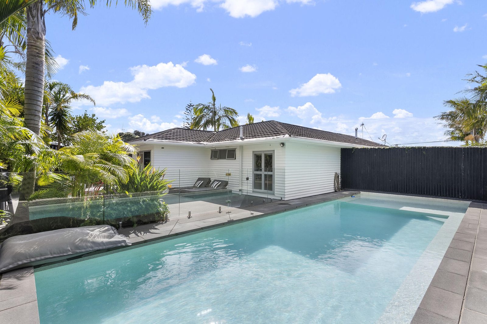 4 Braebank Lane, Te Atatu South, photo 1