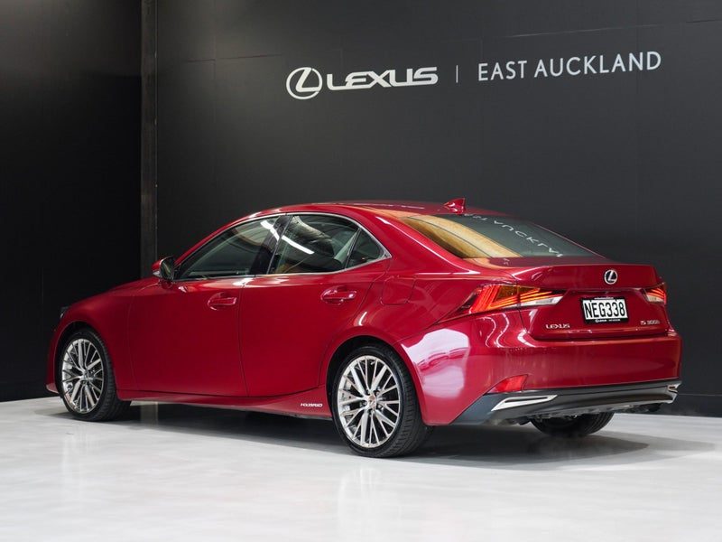 2019 Lexus IS 300h Limited, photo 2
