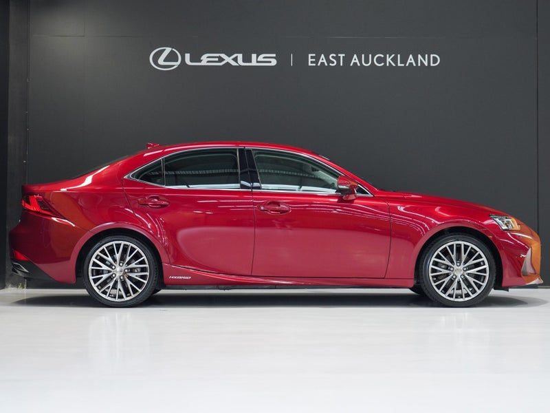 2019 Lexus IS 300h Limited, photo 3