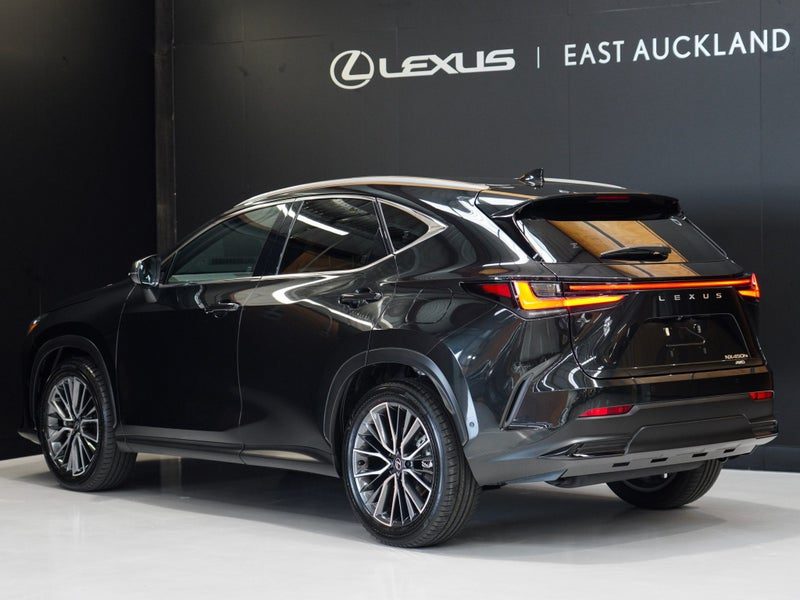 2026 Lexus NX 450h+ Limited, photo 2