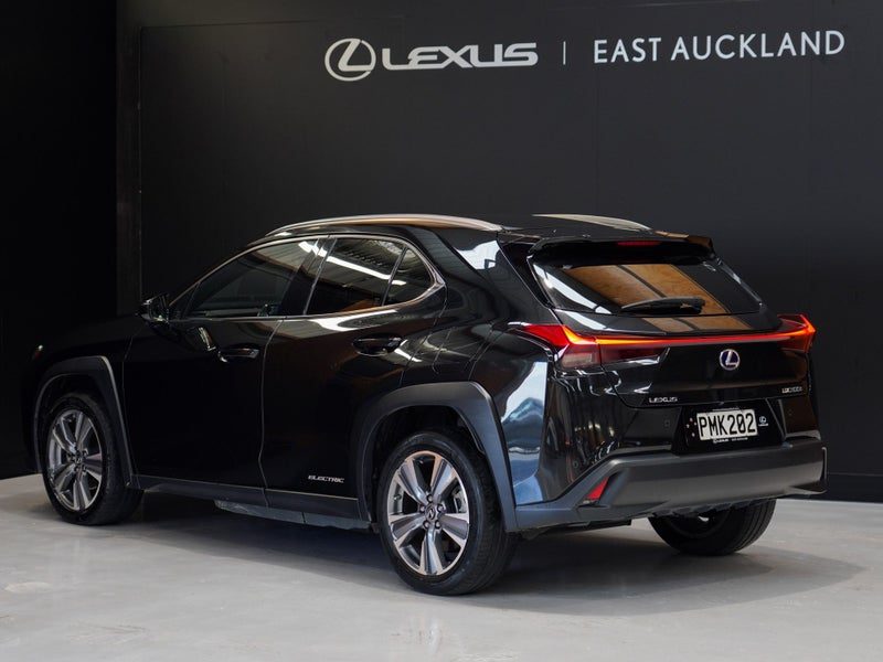 2022 Lexus UX 300e Limited BEV FWD SUV/5D/5S, photo 2