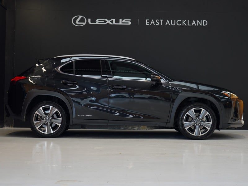 2022 Lexus UX 300e Limited BEV FWD SUV/5D/5S, photo 3