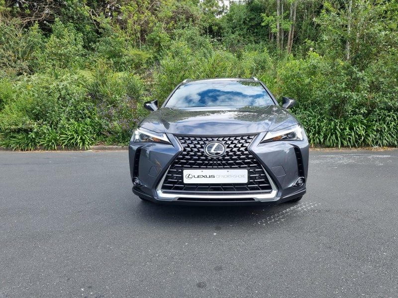 2026 Lexus UX 300h Premium 2.0L Hybrid AWD SUV, photo 2