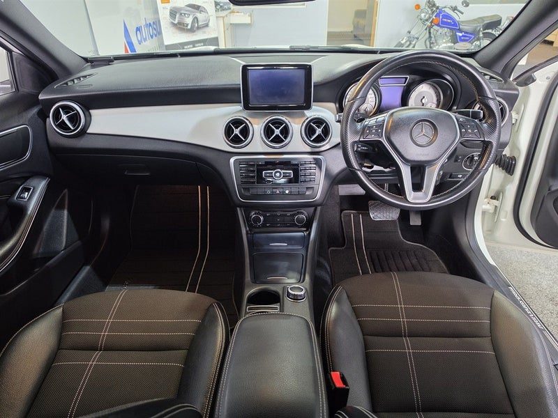 2015 Mercedes-Benz GLA 180, photo 3