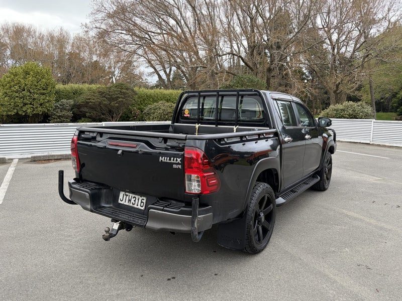 2016 Toyota Hilux SR 2.8LTR 6 SPEED MANUAL 2WD, photo 3