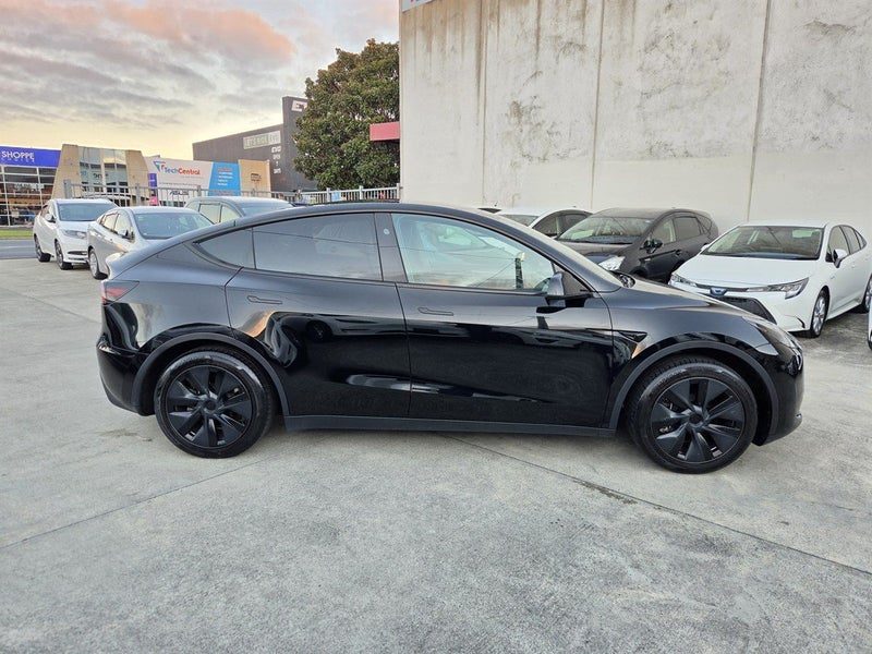 2025 Tesla Model Y Rear Wheel Drive, photo 2