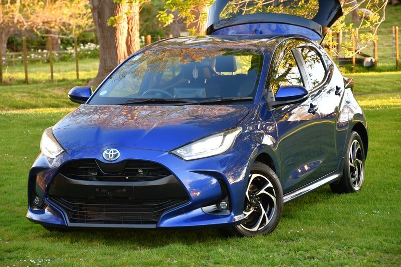 2020 Toyota Yaris Hybrid high spec Heated seats, photo 2