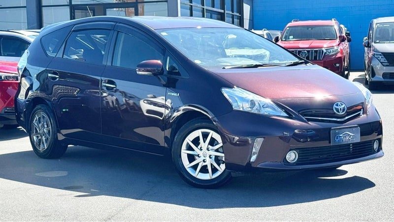 2014 Toyota Prius Alpha, photo 2