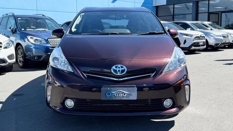 2014 Toyota Prius Alpha, photo 3