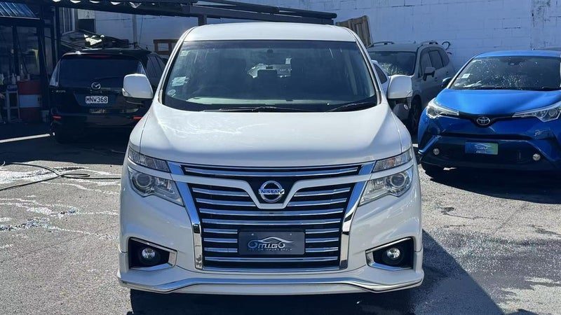 2017 Nissan Elgrand Highway Star, photo 2
