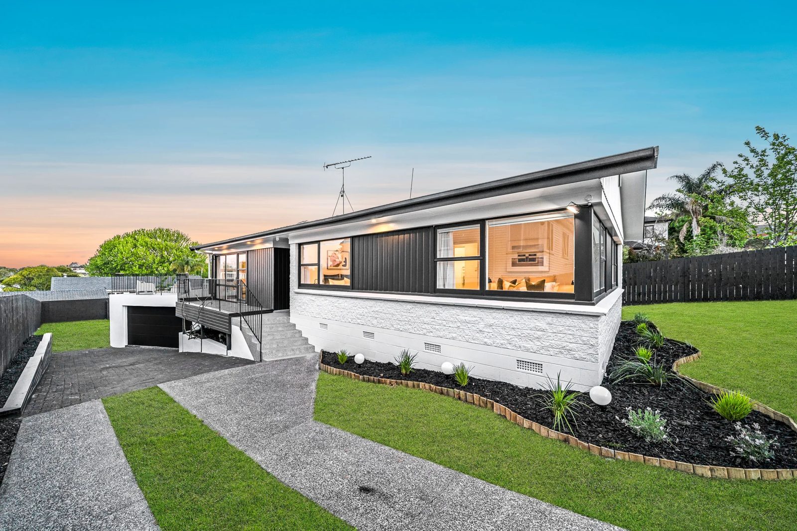 56 Udys Road, Pakuranga Heights, photo 1