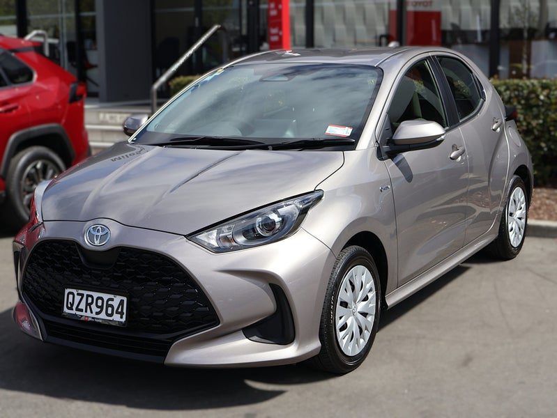 2024 Toyota Yaris GX 1.5P Hybrid Hatch, photo 3