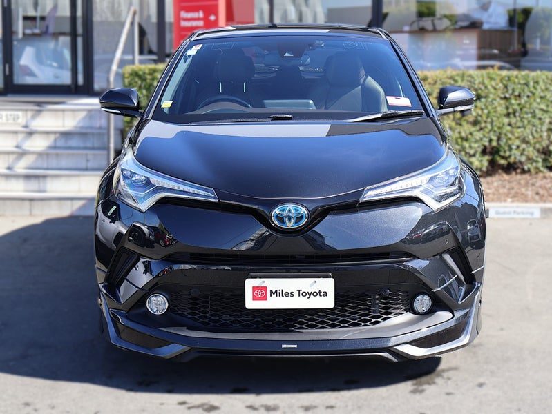2017 Toyota C-HR 1.8 Hybrid G 5 Dr SUV CVT FWD, photo 2