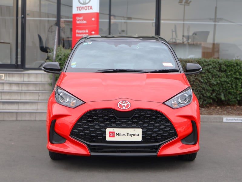 2024 Toyota Yaris 1.5 Hybrid X, Alloys, photo 2