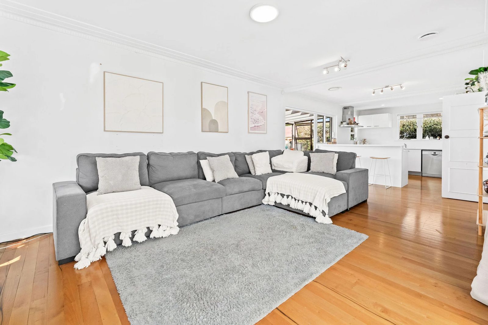 13 Peachgrove Road, Te Atatu Peninsula, photo 8