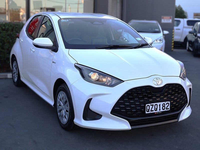 2024 Toyota Yaris GX HYBRID, Hatchback