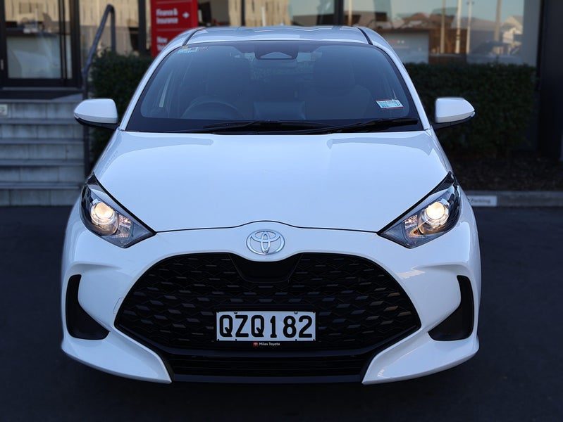 2024 Toyota Yaris GX HYBRID, Hatchback, photo 2