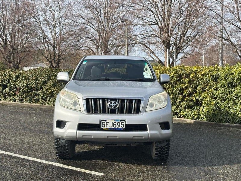 2012 Toyota Land Cruiser Prado GX 4WD 7 Seater, photo 2