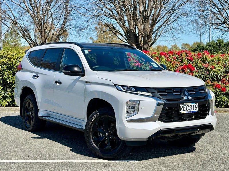 2025 Mitsubishi Pajero VRX 7 Seater