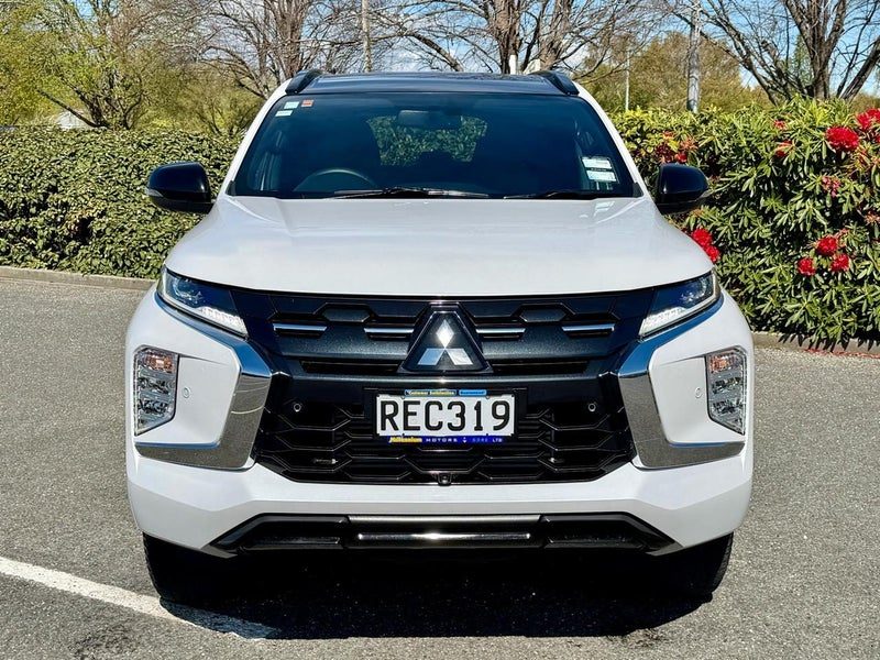 2025 Mitsubishi Pajero VRX 7 Seater, photo 2