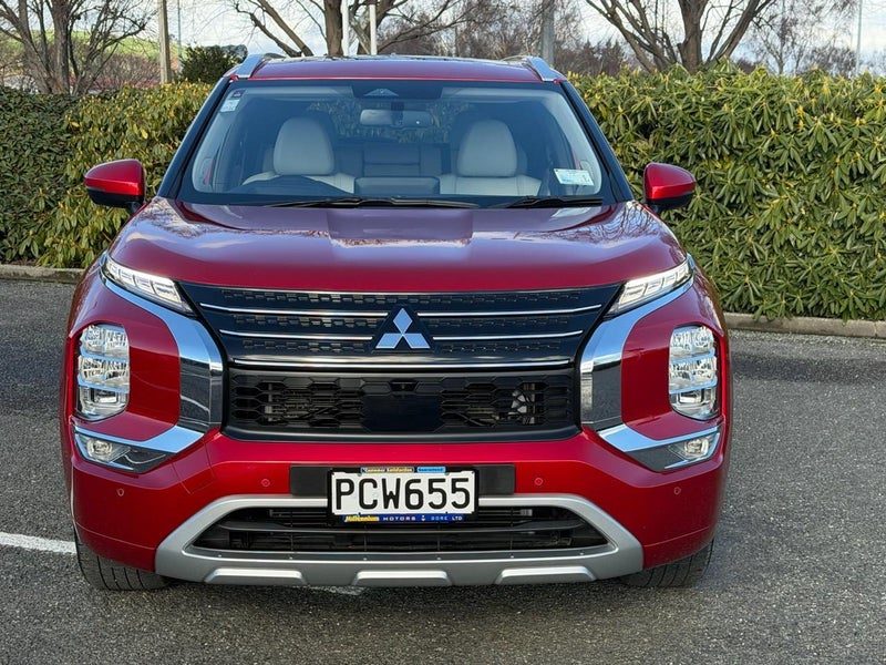 2022 Mitsubishi Outlander VRX 4WD 7 Seater, photo 2