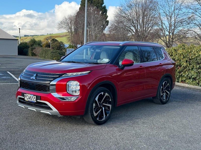 2022 Mitsubishi Outlander VRX 4WD 7 Seater, photo 3