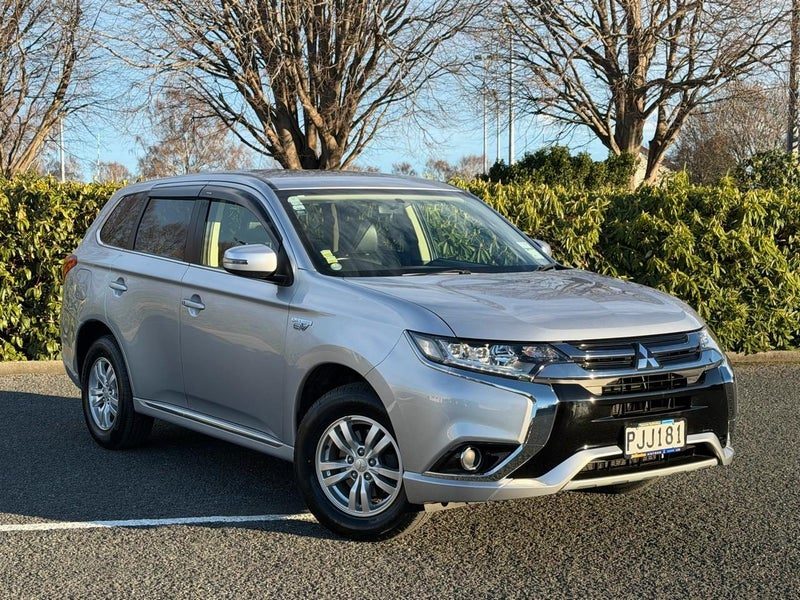 2017 Mitsubishi Outlander PHEV, photo 2