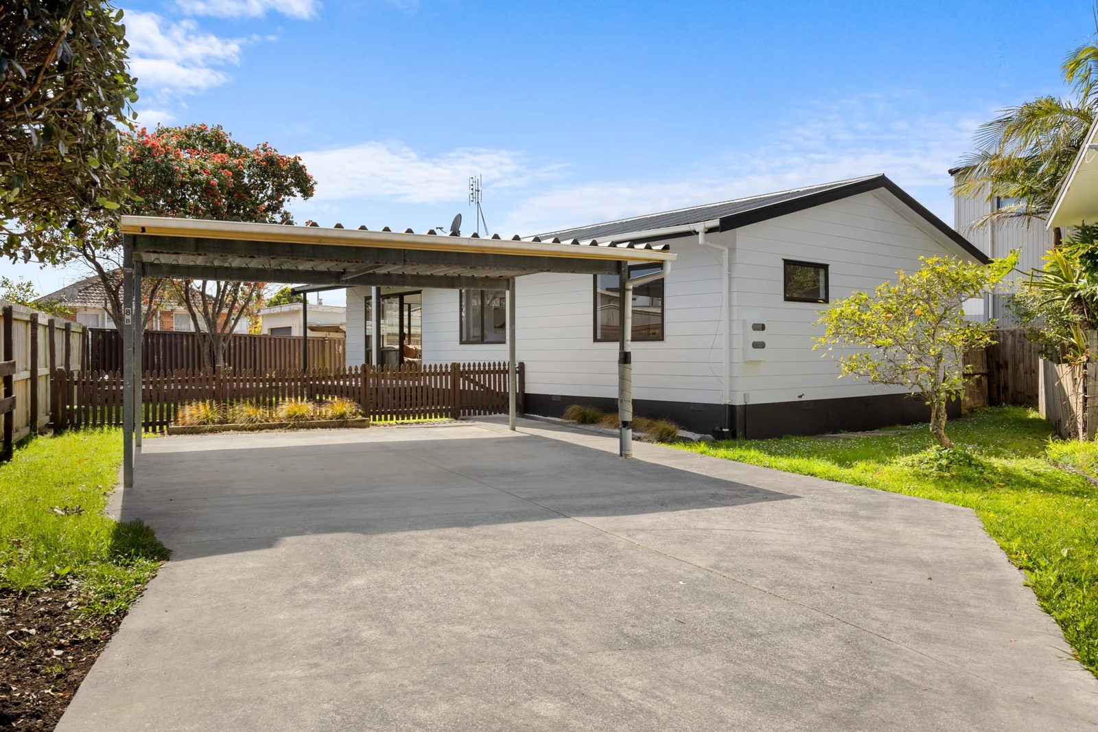 8B Latham Avenue, Pakuranga, photo 1