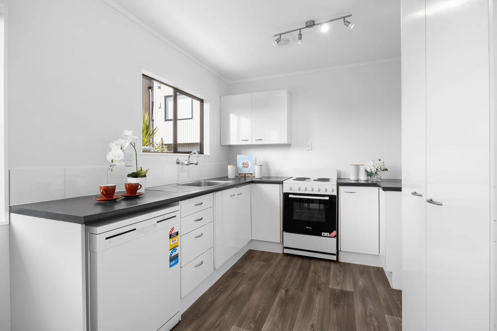 8B Latham Avenue, Pakuranga, photo 4